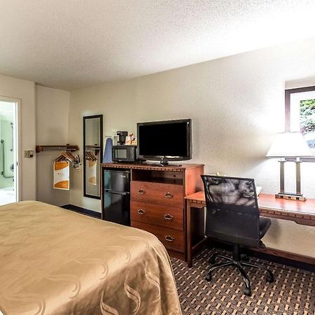Quality Inn Milwaukee- Brookfield Extérieur photo