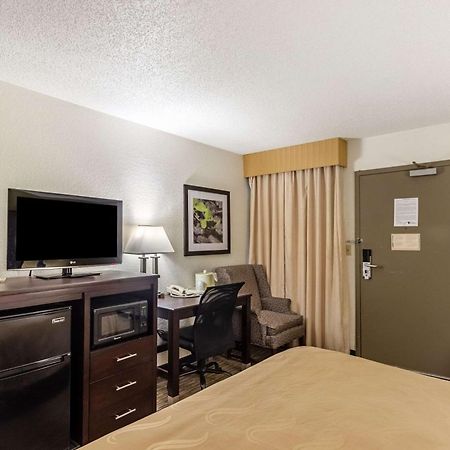 Quality Inn Milwaukee- Brookfield Extérieur photo