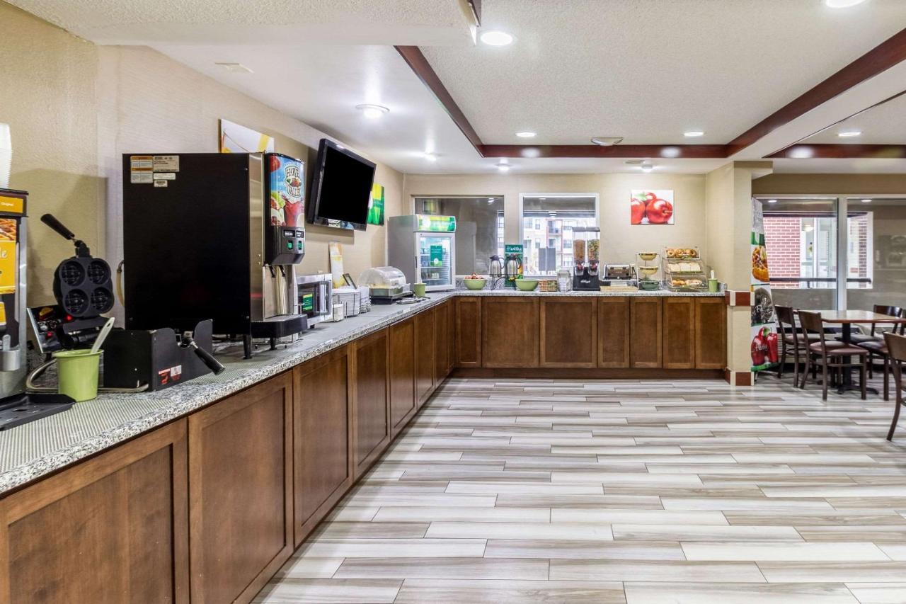Quality Inn Milwaukee- Brookfield Extérieur photo