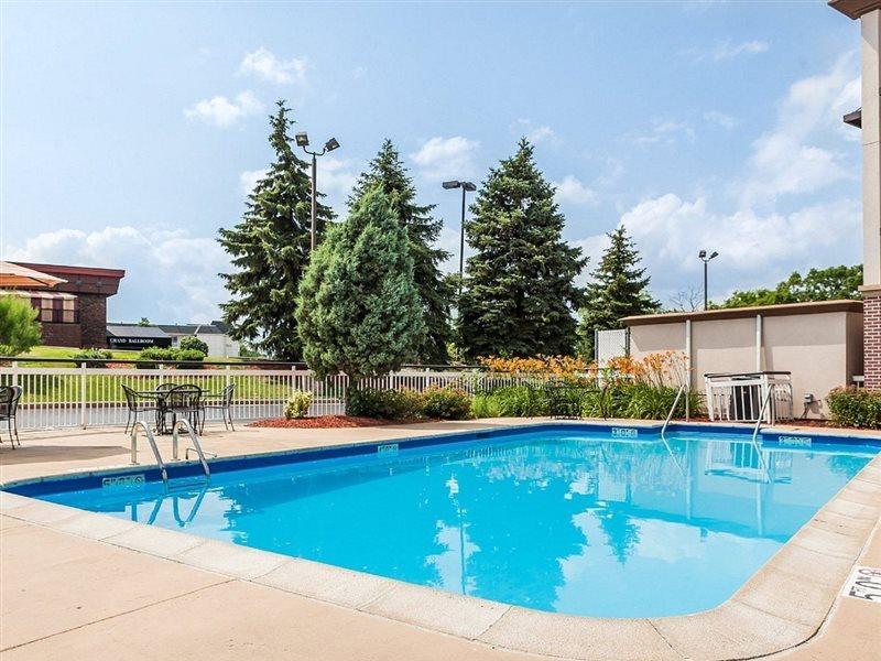 Quality Inn Milwaukee- Brookfield Extérieur photo