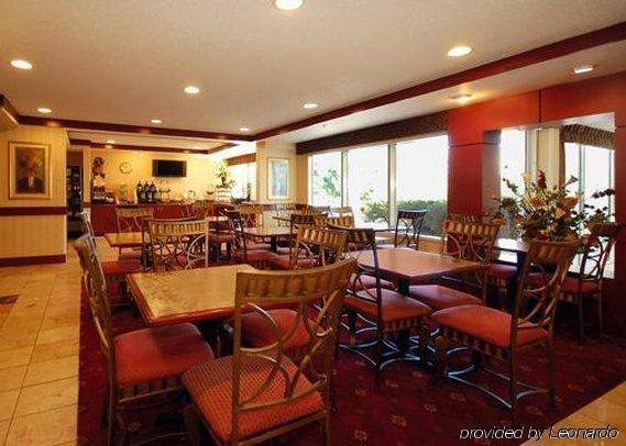Quality Inn Milwaukee- Brookfield Restaurant photo