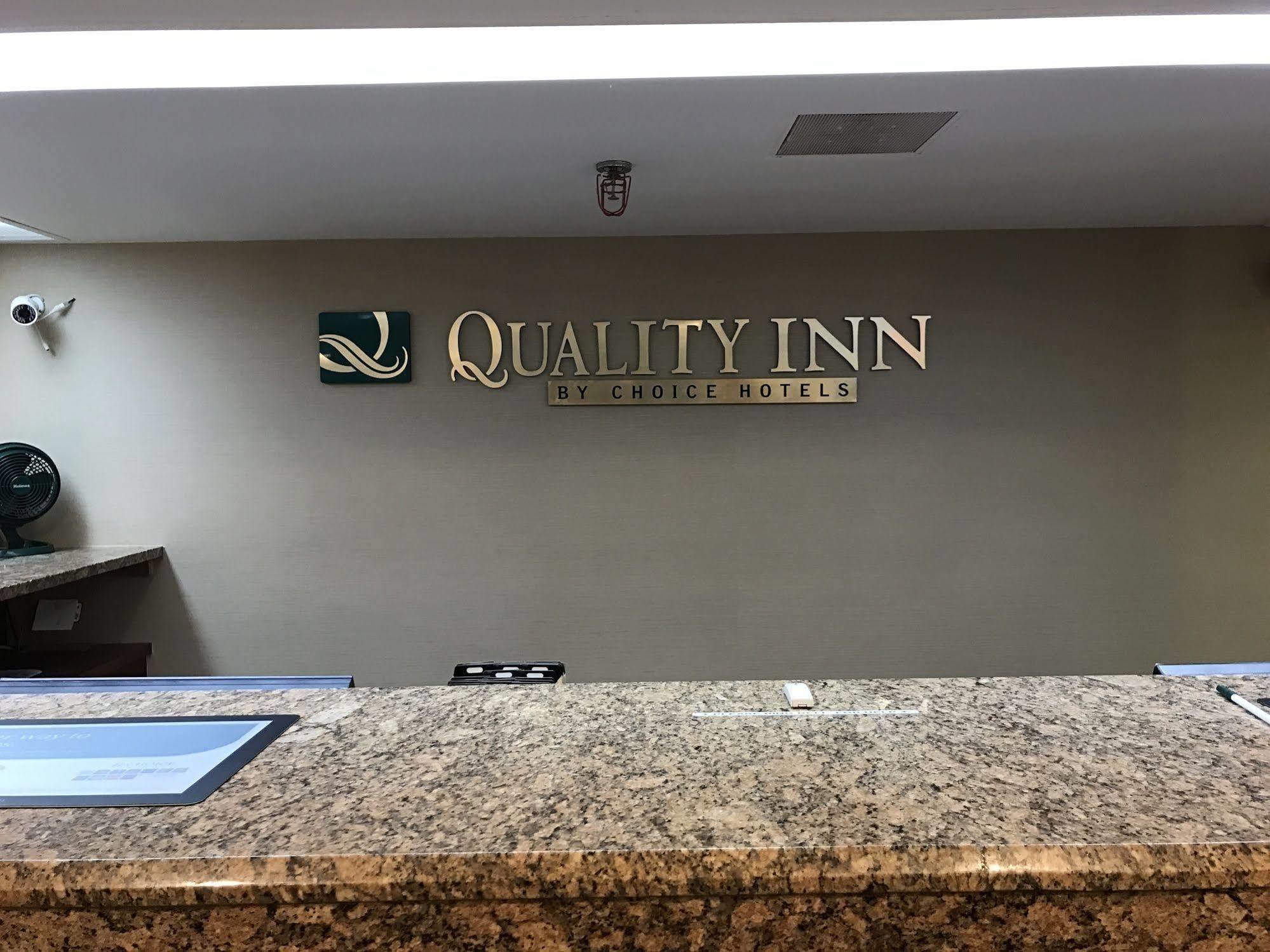 Quality Inn Milwaukee- Brookfield Extérieur photo
