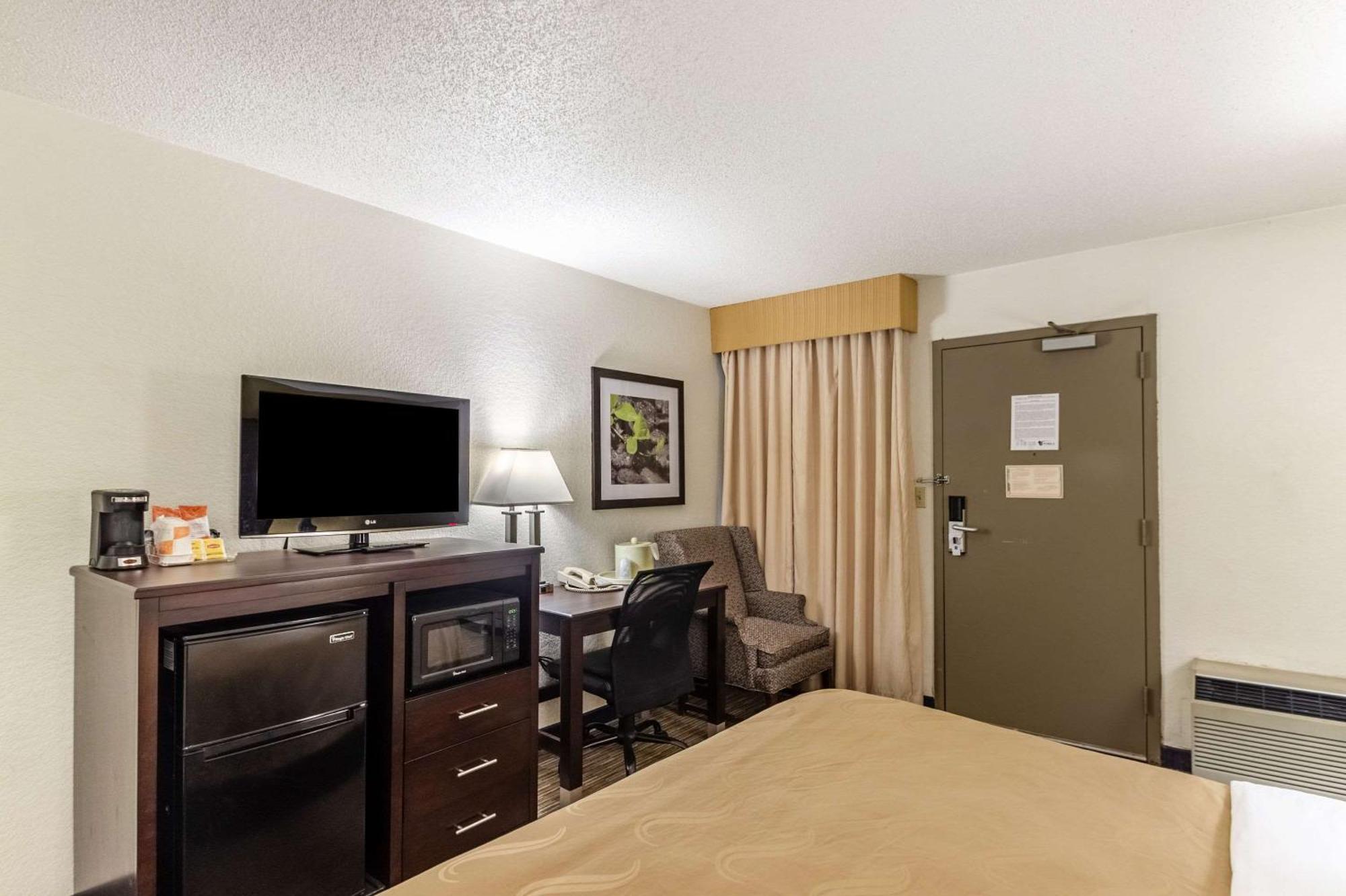 Quality Inn Milwaukee- Brookfield Extérieur photo