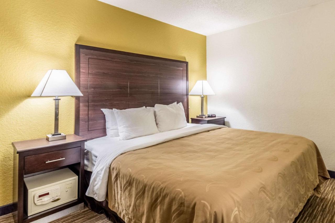 Quality Inn Milwaukee- Brookfield Extérieur photo