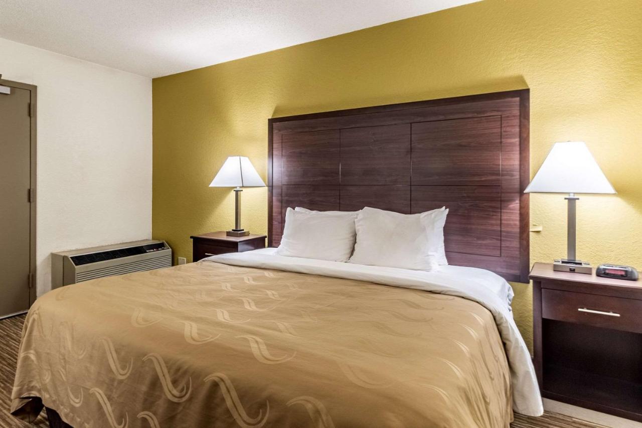 Quality Inn Milwaukee- Brookfield Extérieur photo