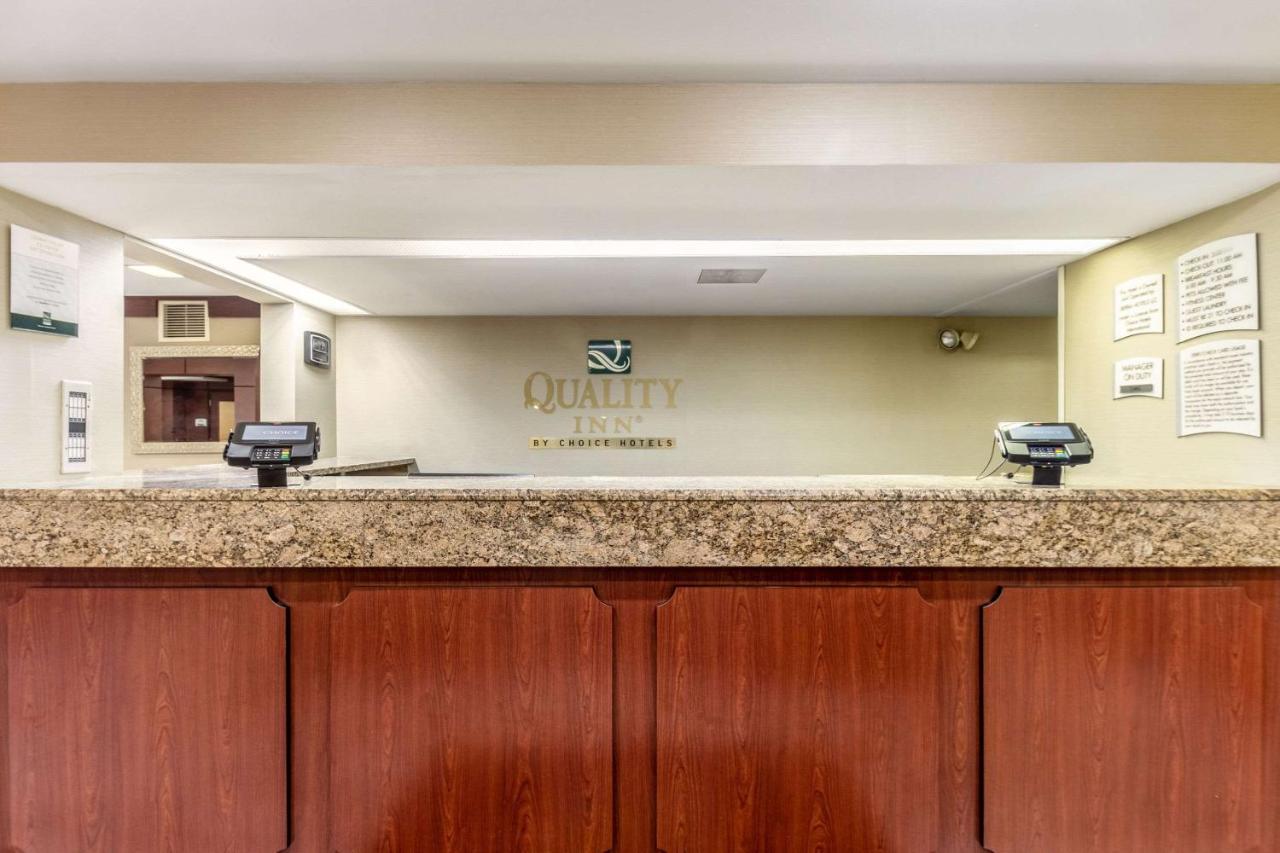 Quality Inn Milwaukee- Brookfield Extérieur photo