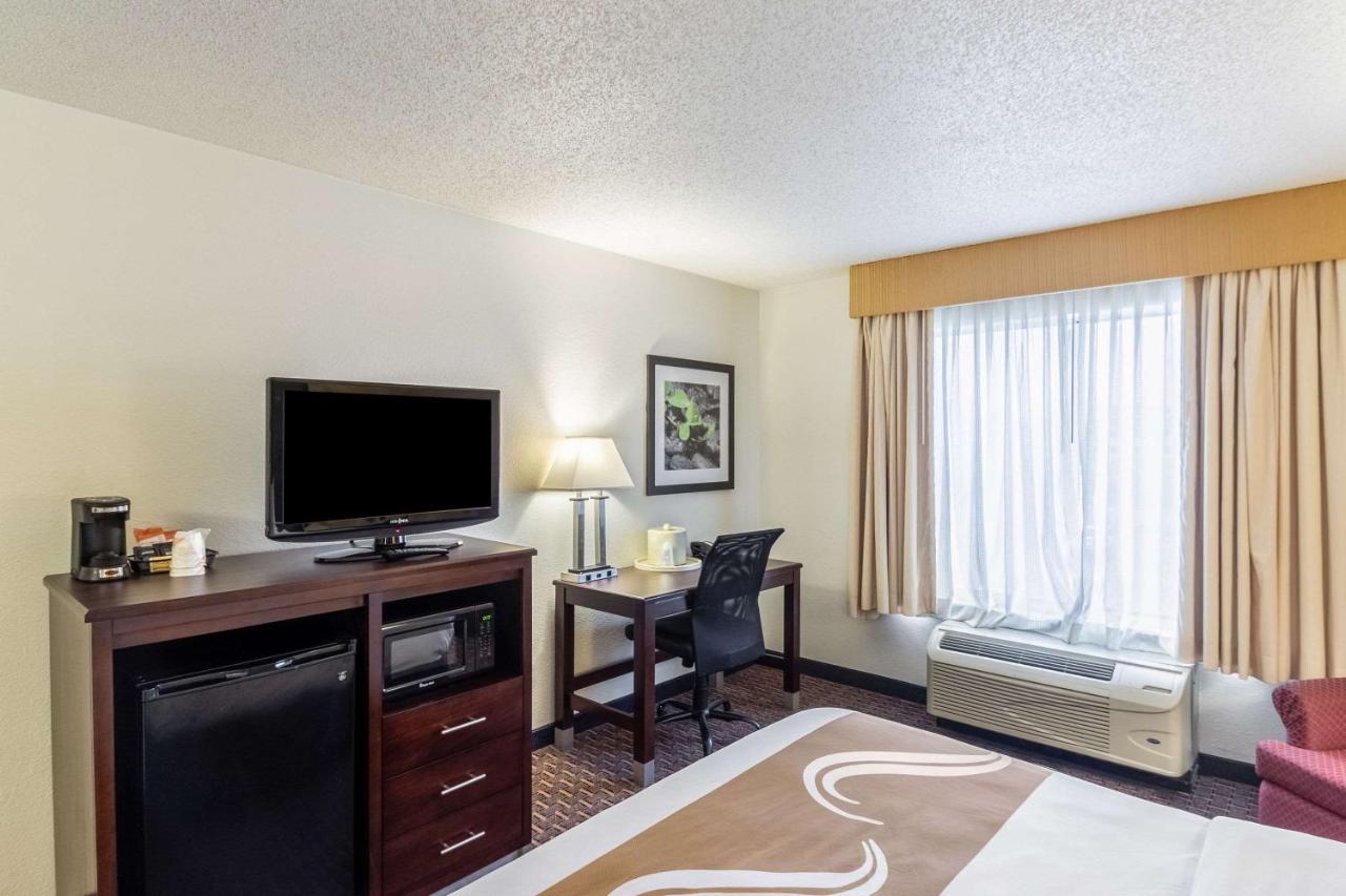 Quality Inn Milwaukee- Brookfield Extérieur photo
