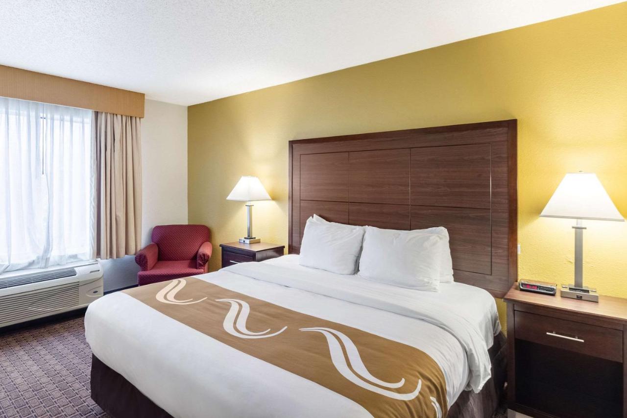 Quality Inn Milwaukee- Brookfield Extérieur photo